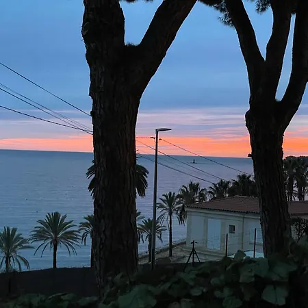 : Tres Bel Avec Grande Terrasse Et Vue Exceptionnelle Sur בנדול